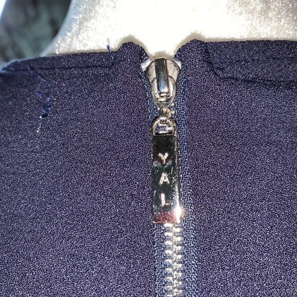 Y.A.S. Navy top w/ bow. Flair waist & Zip close - Picture 4 of 5